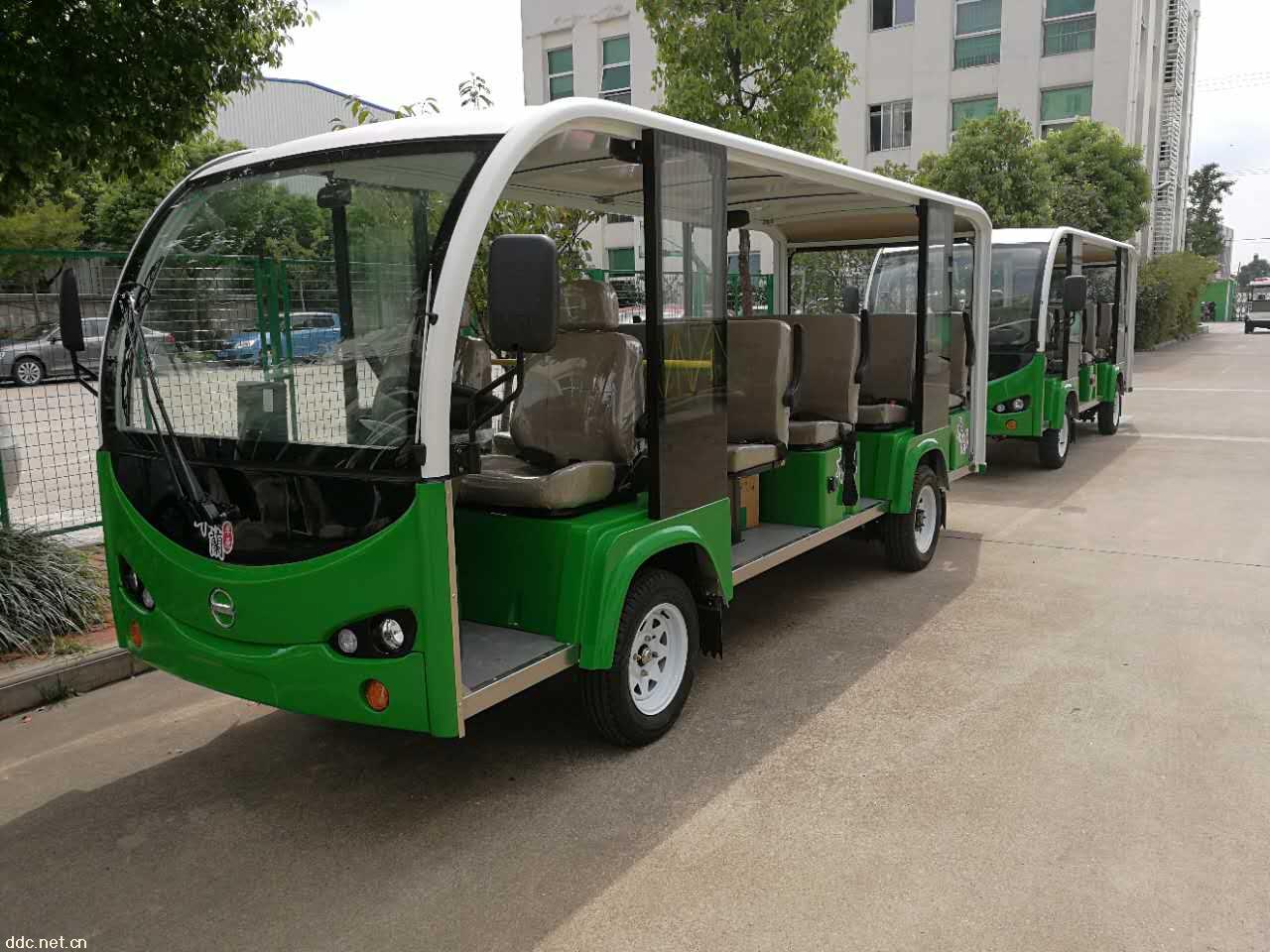 敞开式电动看房车